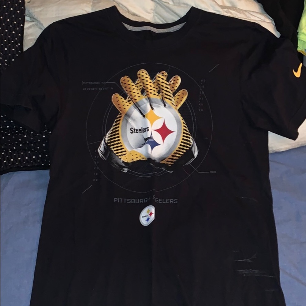 black Pittsburgh Steelers t-shirt